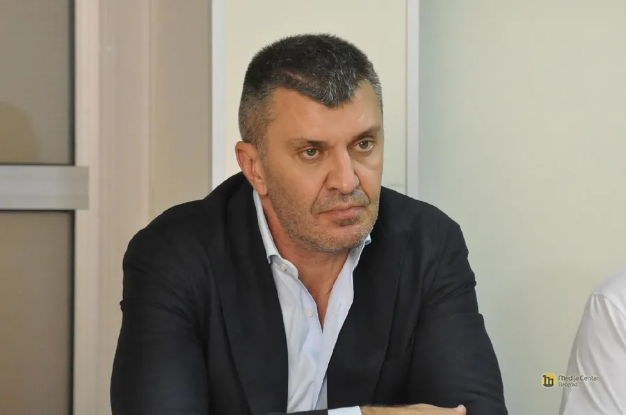 Dok Zoran Đorđević govori o silovanju i Evropskoj uniji, čak se i Jovana Jeremić mršti