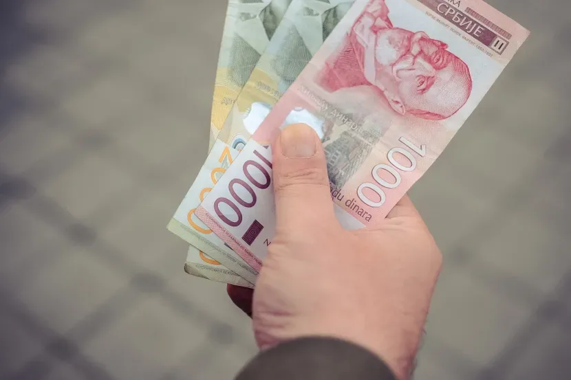 Počinje isplata pomoći od 6.000 dinara: Novac danas stiže prvim korisnicima