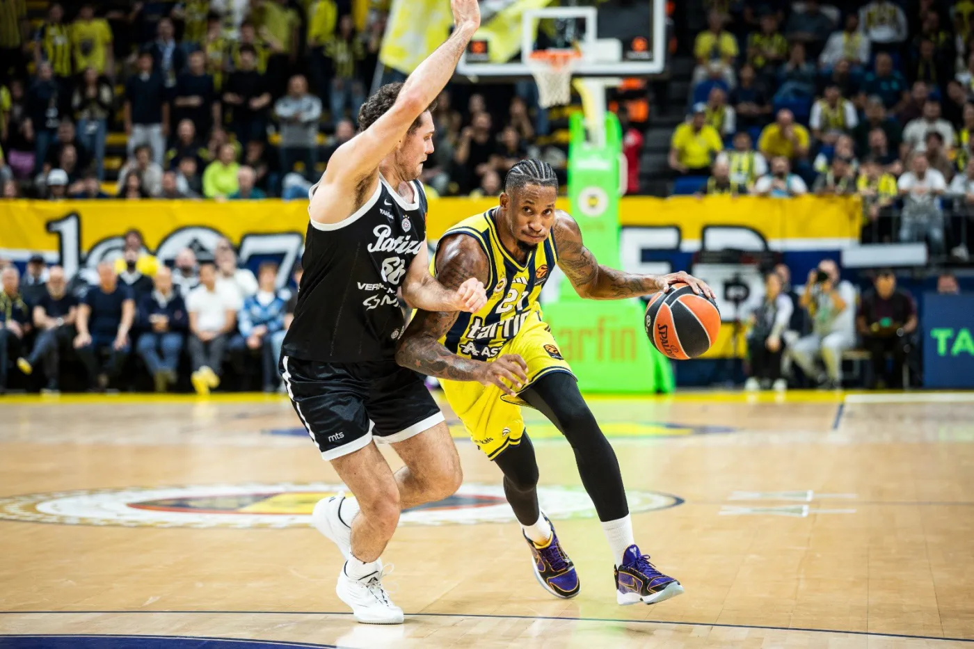 Partizan ponovo igrao samo prvo poluvreme: Fener slavio, uprava mora hitno po pojačanja