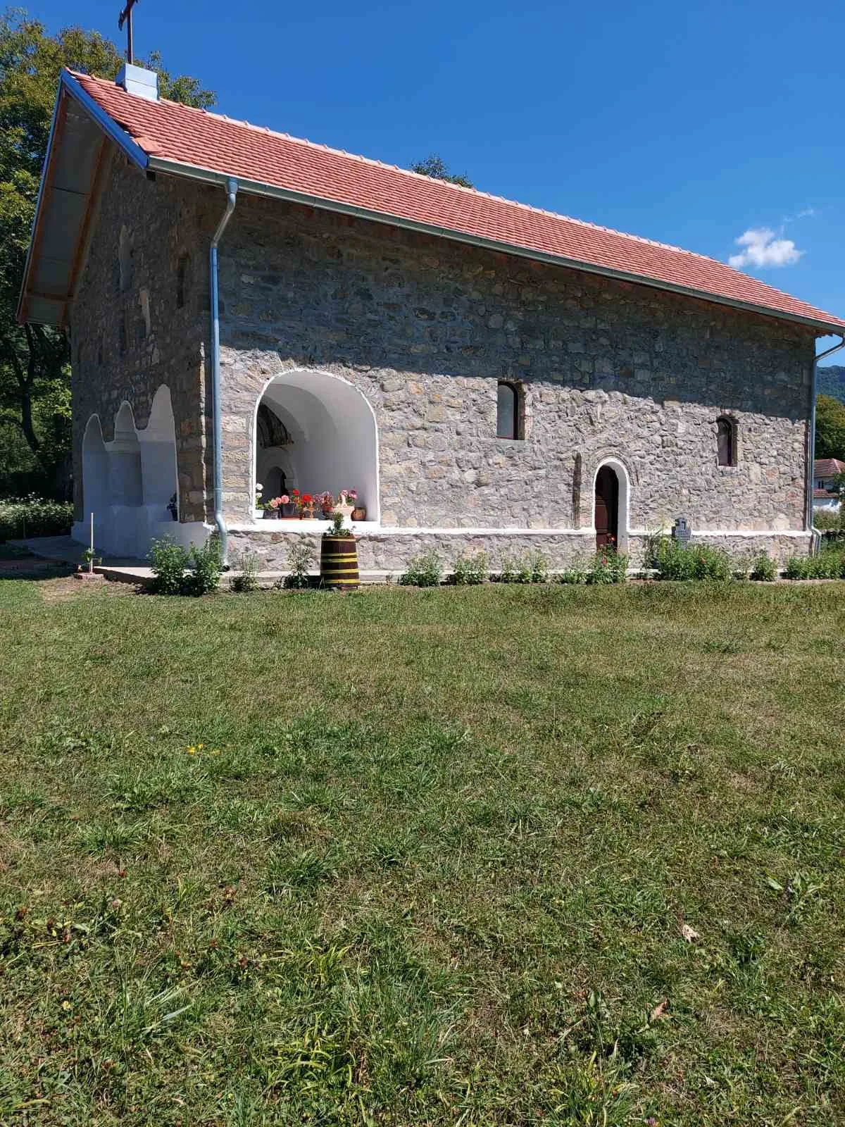 ПРОМОЦИЈА МОНОГРАФИЈЕ "СТУДЕНА-СЕЛО У ЛУЖНИЦИ" - АУТОРА ДРАГАНА МИЛОСАВЉЕВИЋА — fotografija 40