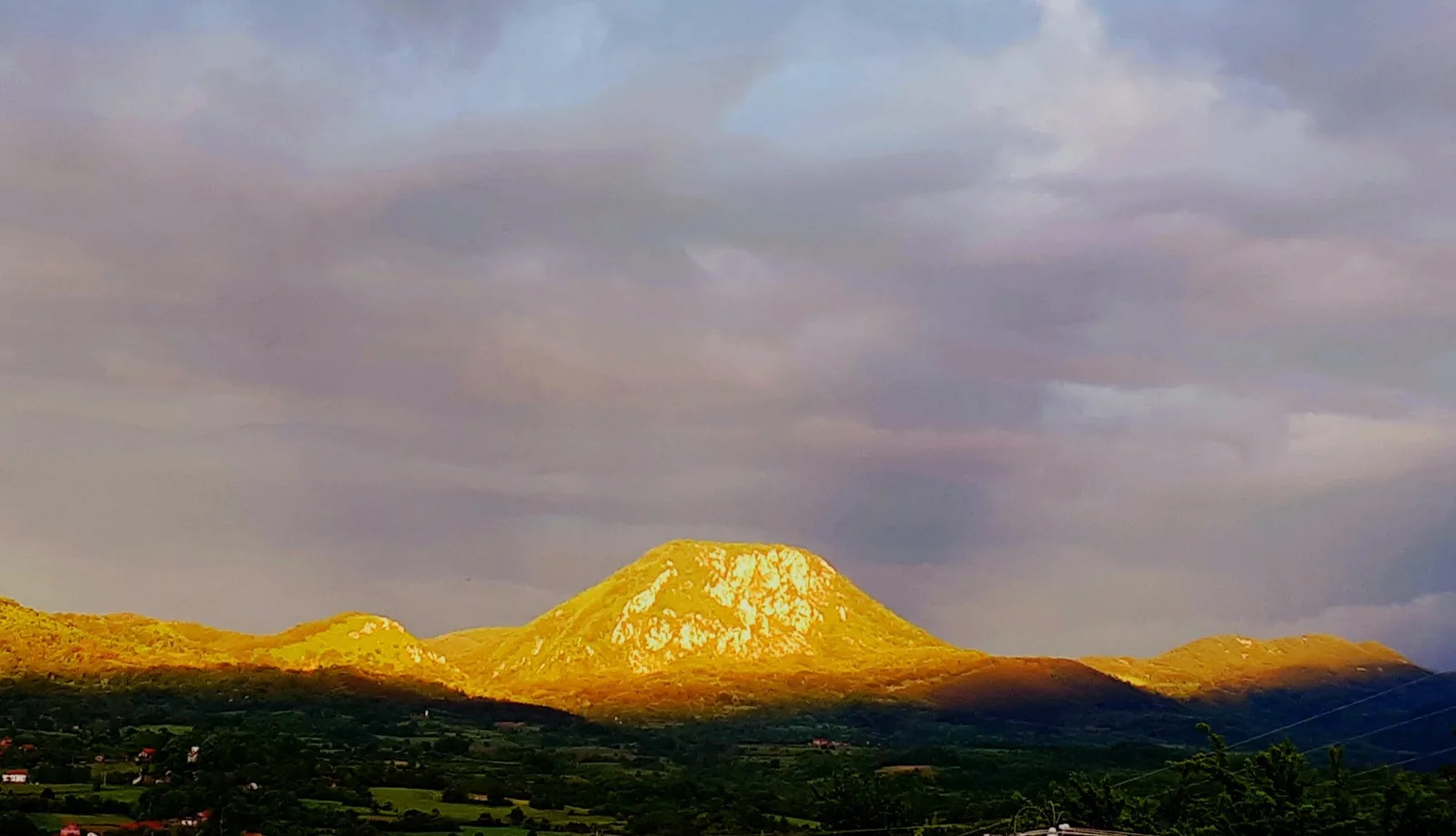 Zalazak sunca. "Zlatni Golemi stol"