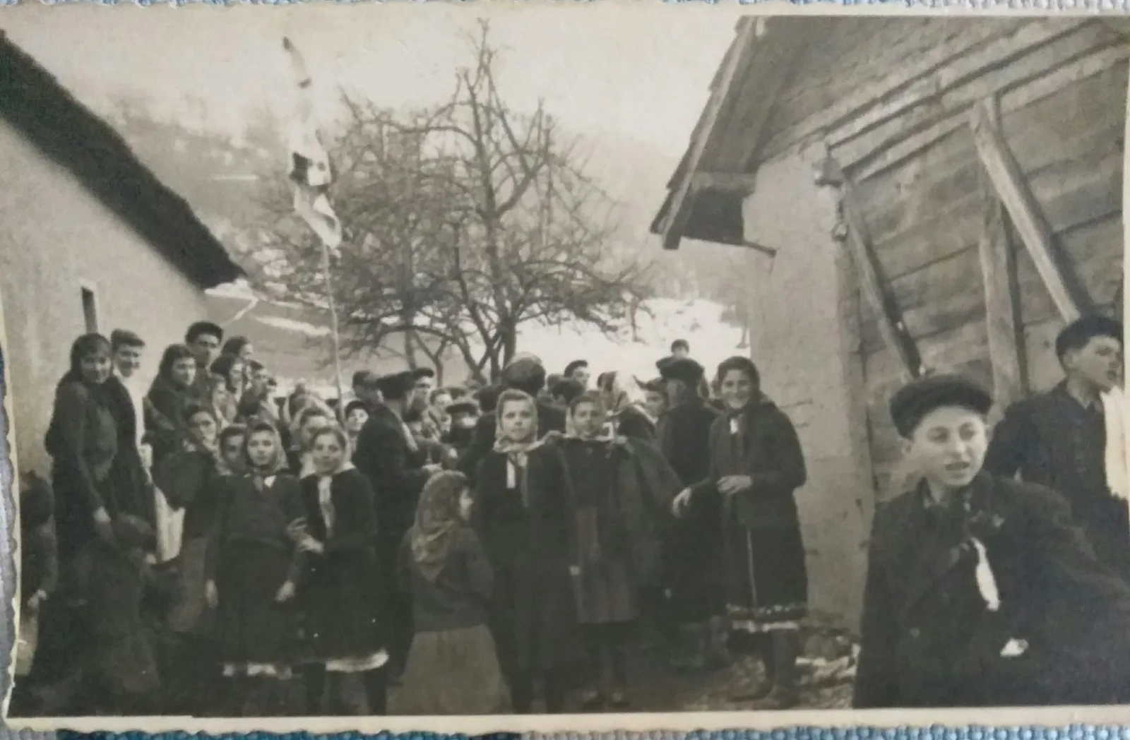 ЛУЖНИЧКА СЕЛА КОЈА НЕСТАЈУ — БЕРИН ИЗВОР — СВАДБЕ У БЕРИН ИЗВОРУ И НАРОДНА НОШЊА — fotografija 11