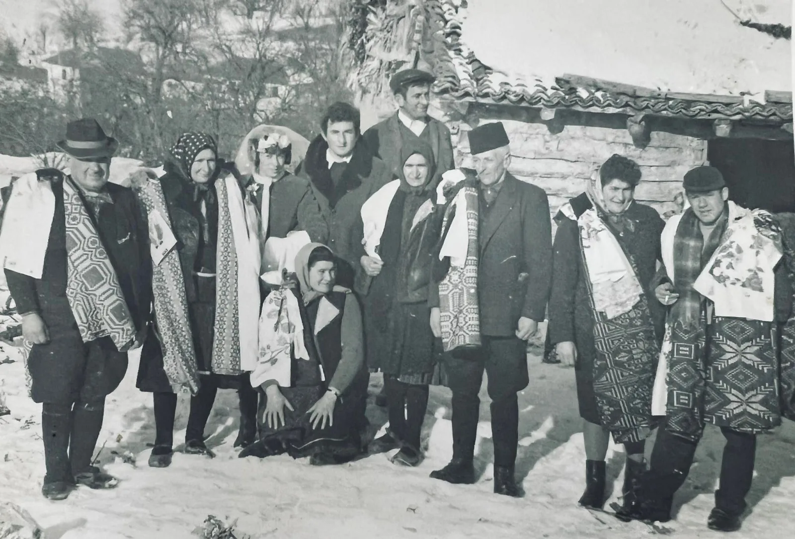 ЛУЖНИЧКИ НАРОДНИ ОБИЧАЈИ — Свадба, огледи, удумушка.... — fotografija 1