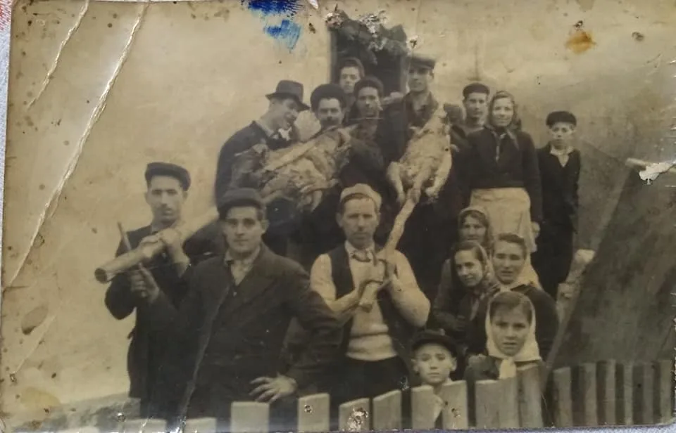 ЛУЖНИЧКА СЕЛА КОЈА НЕСТАЈУ — БЕРИН ИЗВОР — СВАДБЕ У БЕРИН ИЗВОРУ И НАРОДНА НОШЊА — fotografija 16
