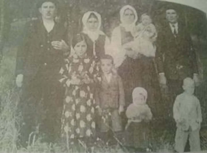 ПОРОДИЦА МИЛАДИНОВИЋ ИЗ БОГДАНОВЦА — fotografija 1
