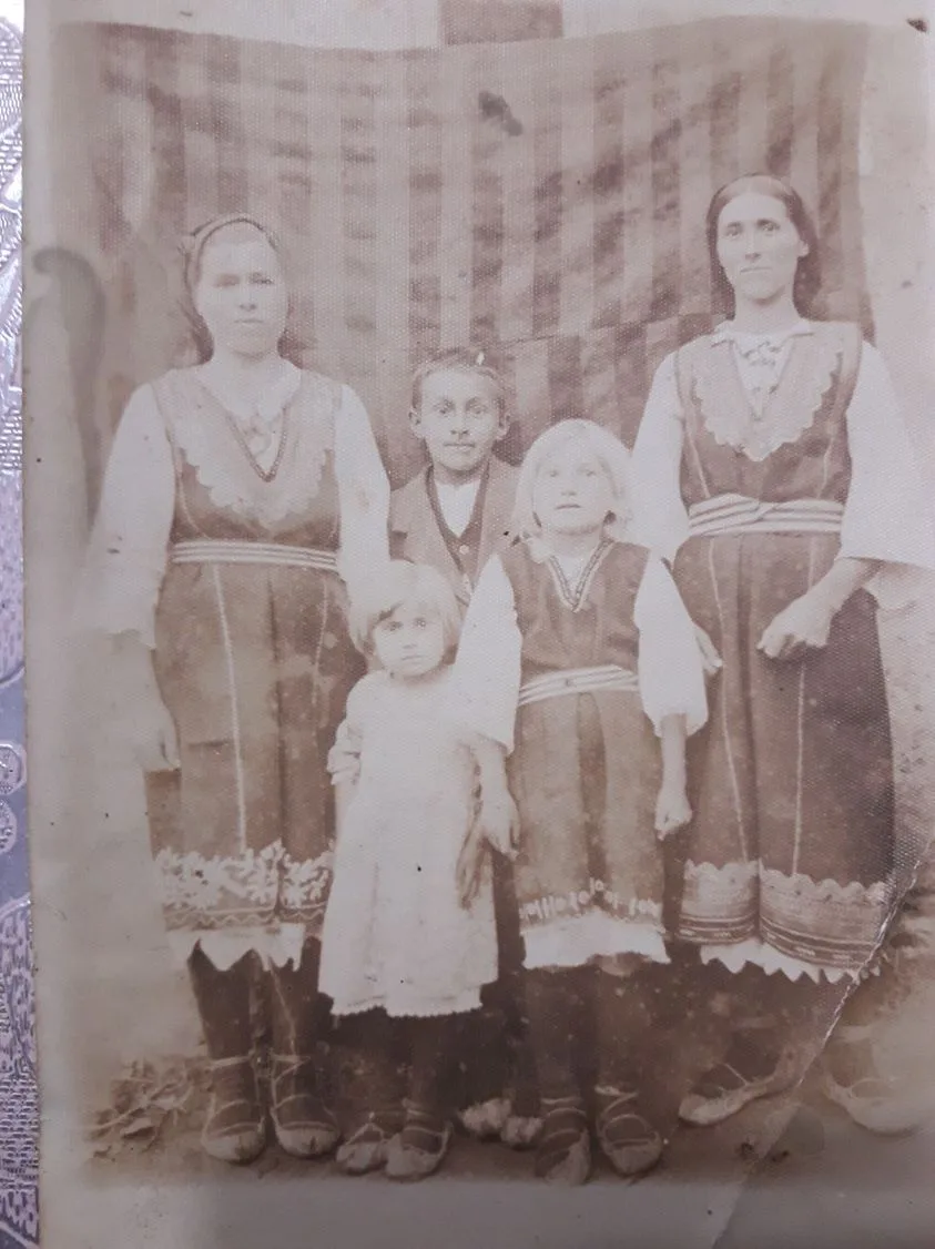 ЛУЖНИЧКА СЕЛА КОЈА НЕСТАЈУ — БЕРИН ИЗВОР — СВАДБЕ У БЕРИН ИЗВОРУ И НАРОДНА НОШЊА — fotografija 7