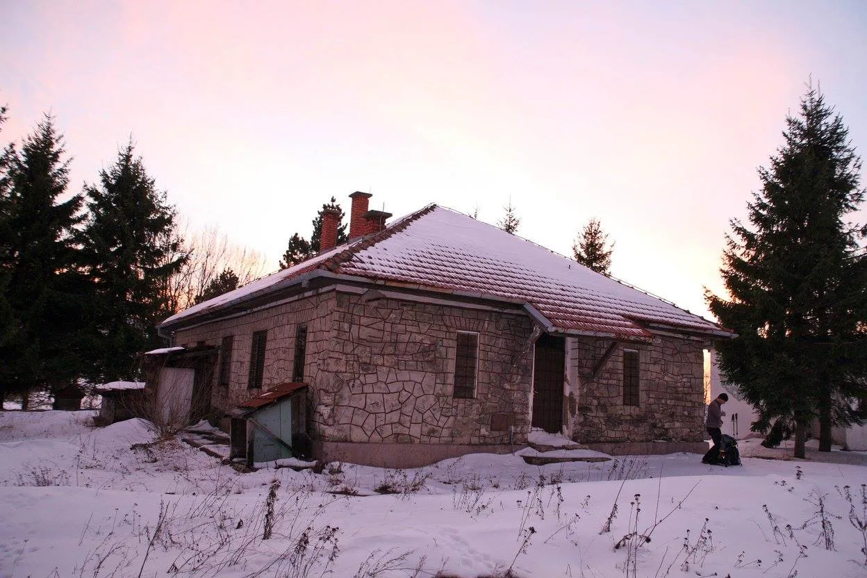 ОДБОЈКАШИ ЦРВЕНЕ ЈАБУКЕ — fotografija 1