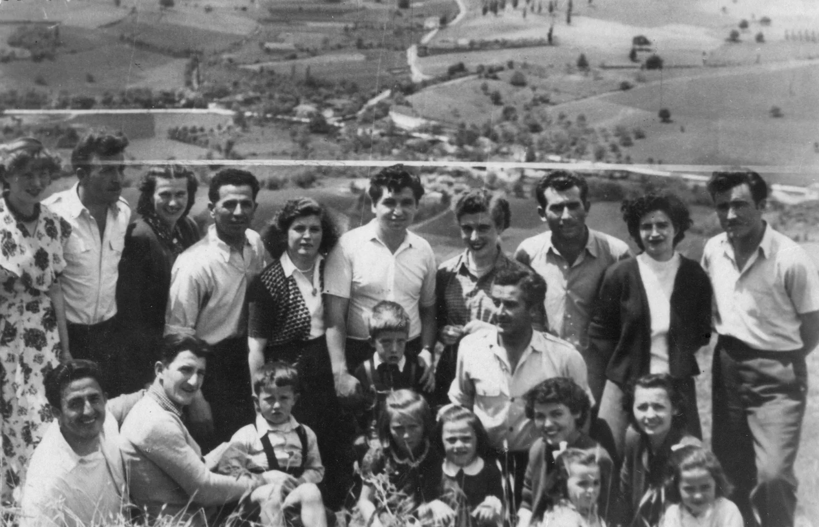 ПРОСВЕТНИ РАДНИЦИ ШКОЛЕ У БАБУШНИЦИ ИЗ 1954. ГОДИНЕ